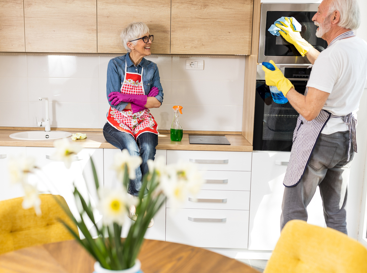 Hausarbeit nutzen um im Alter fit und beweglich zu bleiben