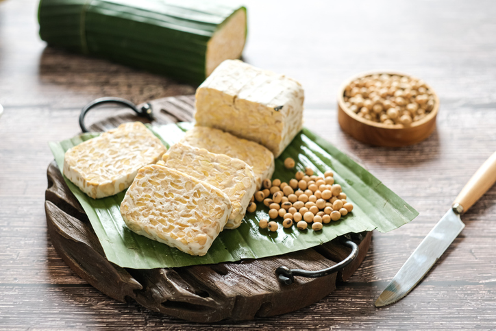 Tempeh enthält Postbiotika